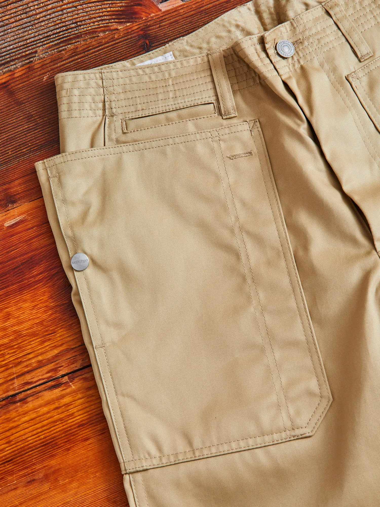 Fall Leaf Sprayer Pants in Beige Chino