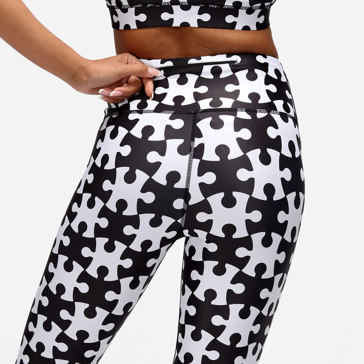 Monochrome Jigsaw Capri