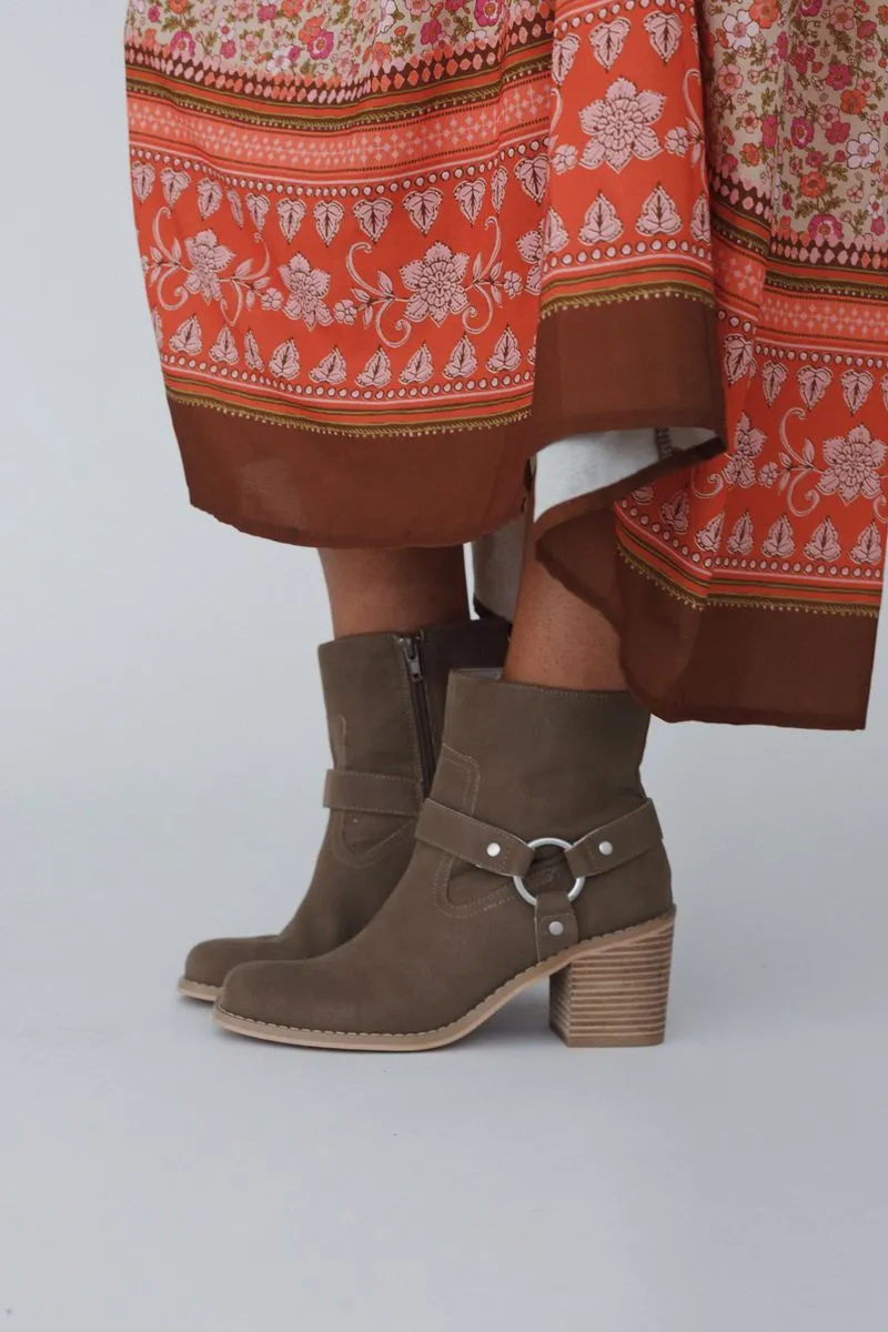 Rebel Stride Boots - Taupe