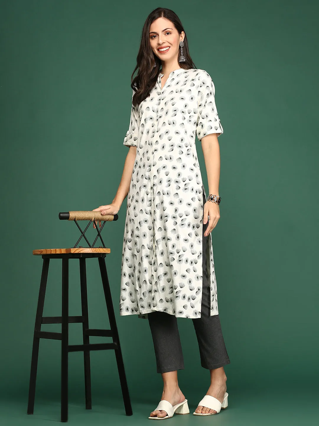 Women's Off White Printed Straight Kurta