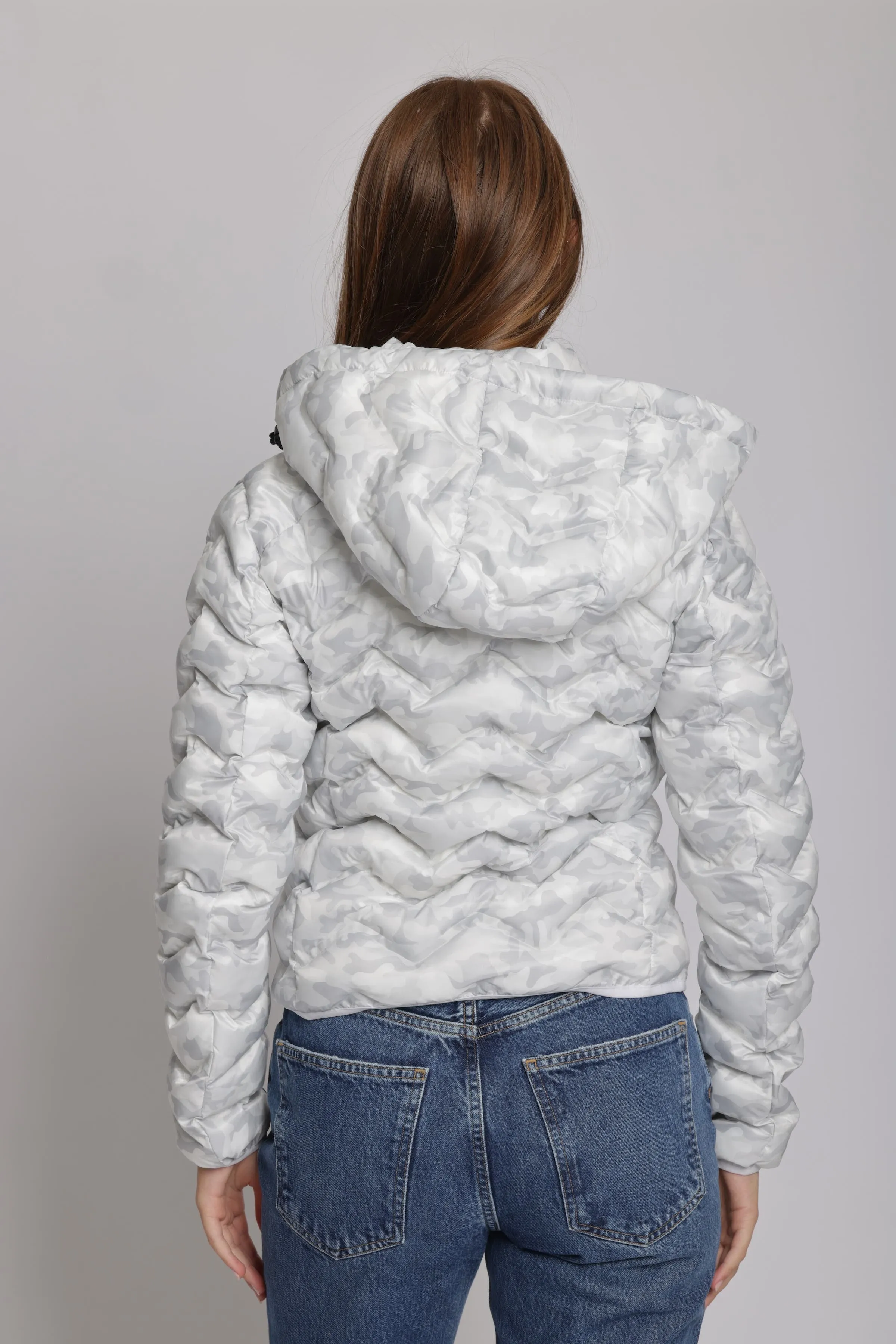 Women's packable puffer jacket in white camo